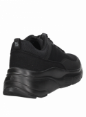 Zapatilla femenina negra con forro sintético, ligera y confortable, adaptada a la anatomía del pie.