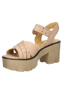 Sandalia casual de cuero beige para mujer, con taco bloque y punta abierta para mayor comodidad.
