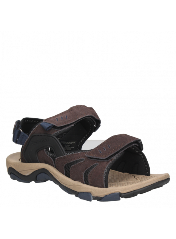 Textura del cuero marrón en la sandalia casual de hombre, diseñada para disfrutar del verano con comodidad.