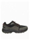 Zapatilla outdoor verde con punta redonda, adecuada para un estilo de vida dinámico.