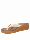 Sandalia blanca casual de mujer con plataforma y trenza ancha, ideal para un estilo boho-chic relajado.
