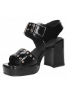 Sandalia de mujer en cuero negro, diseño vanguardista con taco alto.