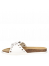 Sandalia Zappa G397 de cuero blanco, tachas decorativas, diseño femenino y vanguardista para verano.