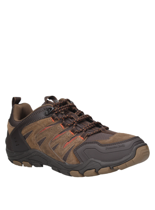 Zapatilla taupe de estilo outdoor para hombre, con diseño robusto y costuras visibles que resaltan su aspecto dinámico.