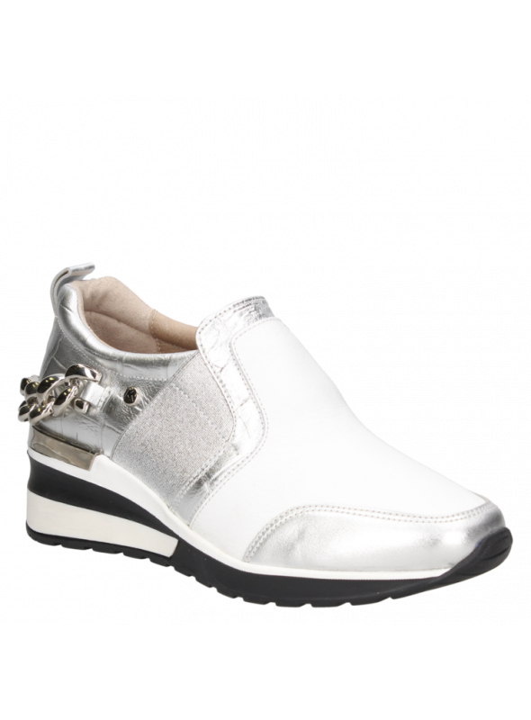diseño vanguardista de zapatilla negra de cuero para mujer