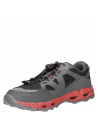 Zapatilla gris de hombre, cómoda y resistente, adecuada para entornos urbanos y al aire libre.