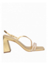 Sandalia de cuero dorado para mujer, estilo vestir con taco bloque, combina elegancia y comodidad.