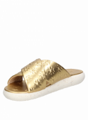 Sandalia dorada de cuero para mujer con diseño elegante y taco plano de 2.5 cm.