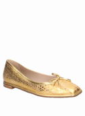 Zapato casual oro de cuero para mujer, ideal para eventos sociales por su estilo distinguido.
