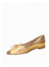 Zapato de cuero oro casual para mujer con taco bloque y punta cuadrada, diseño elegante y sofisticado.