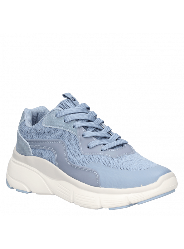 Zapatilla rosada informal de mujer con taco plano y punta redonda, ideal para uso urbano.