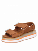 Sandalia café casual de mujer con tiras elásticas para ajuste perfecto.