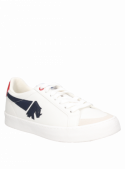 Calzado casual de cuero blanco para hombre, diseño exclusivo y tendencia urbana.