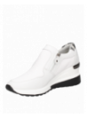 Zapatilla blanca casual de cuero para mujer, slip-on con cremallera decorativa, ideal para un look athleisure.
