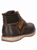 Botín masculino de cuero café, estilo moderno y desenfadado, con detalles prácticos y resistentes en los cordones.