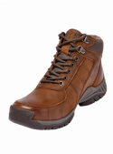 Botín café de hombre, 70% cuero, con cordones y ojales metálicos. Ideal con jeans para salidas informales.
