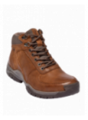 Calzado masculino en color café, mezcla de cuero y textil, estilo casual aventurero, adecuado para caminatas y uso diario.