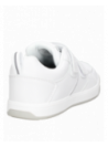 Zapatilla blanca para niño, estilo minimalista y versátil, adecuada para el colegio y paseos urbanos.