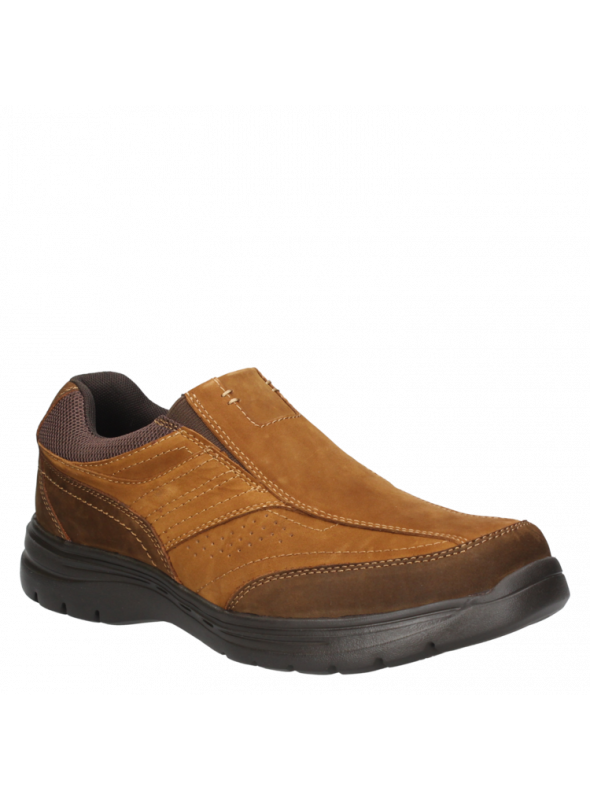 Calzado casual masculino color café, cuero gamuzado, sin cordones, cómodo para caminar y reuniones informales.
