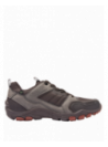 Zapatilla taupe casual para hombre, diseño robusto y deportivo, materiales sintéticos, textil y caucho moderno.