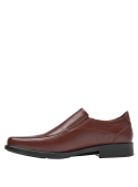 Diseño de zapato de cuero chocolate con tecnología AIRFLOW para ventilación.