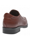 Zapato de vestir chocolate para hombre con punta cuadrada y taco plano.