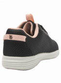 Zapatilla de mujer negra, estilo casual y deportivo, con diseño moderno que ofrece confort y soporte para el día a día.