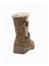Bota de cuero gamuzado café para mujer, estilo casual con suela robusta, ideal para tendencias de moda otoñales e invernales.