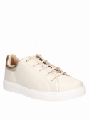 Zapatilla urbana beige de cuero para mujer, acabado limpio, ideal para un look casual y funcional.