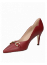Zapato de mujer en cuero burdeo con punta fina y tacón alto, ideal para ocasiones formales y eventos elegantes.