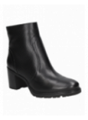 Botín negro de cuero para mujer, mezcla de diseño clásico y moderno, ideal para ambientes de trabajo menos estrictos.