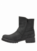 Zapato negro de mujer estilo casual chic, con diseño robusto y moderno, adecuado para combinar con jeans o vestidos.