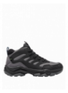Botín gris de estilo athleisure para hombre, con refuerzos en talón y puntera, excelente para actividades al aire libre.