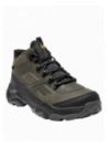 Botín verde para hombre, estilo outdoor, ideal para trekking, con ojales metálicos y cordones gruesos para ajuste firme.
