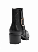 Botín de cuero negro para mujer, caña media que cubre el tobillo, cierre lateral de cremallera para mayor comodidad.