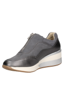 zapatilla azul de mujer urbana de cuero con diseño slip-on y cierre decorativo, ideal para un look casual y deportivo.