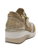 zapatilla beige de charol para mujer, suave y maleable, con forro de poliuretano.