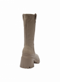 Bota taupe femenina, cuero premium, estilo casual, ideal para proteger del frío y lluvia.