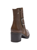 Botín marrón de cuero para mujer, caña de altura media que cubre el tobillo, cierre lateral de cremallera.