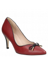 Elegante zapato burdeo de cuero para mujer, clásico y atemporal, perfecto para matrimonios y eventos importantes.