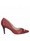 Stiletto burdeo de cuero para mujer, con detalles metálicos en el lazo, ideal para reuniones laborales formales.