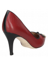 Zapato de vestir burdeo en cuero para mujer, con sofisticado diseño y lazo frontal, adecuado para cenas elegantes.