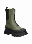 Bota de cuero verde, casual y elegante, con taco bloque que estiliza y brinda presencia.