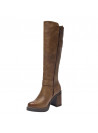 Bota de cuero café para mujer, multifuncional y estilizada, combina moda y funcionalidad con diseño elegante.