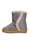 "Calzado casual gris para niña, estilo ""ugly shoe"", perfecto para combinar con jeans o leggings en días informales. "