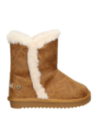 Bota textil camel de niña, diseño moderno con ribete suave, ideal para combinar con jeans o leggings.