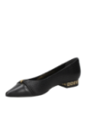 Zapato casual de cuero negro para mujer con acabado liso y detalles perforados, ideal para un look elegante y moderno.