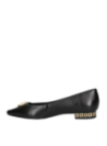 Elegante zapato de cuero negro para mujer con diseño plano, ideal para ocasiones formales y semi-formales.