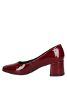 Zapato de mujer burdeo en charol de cuero, diseño clásico y elegante con taco grueso, ideal para eventos formales.