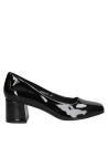 Calzado de cuero charol negro para mujer, estilo minimalista y formal, adecuado para reuniones laborales y eventos.